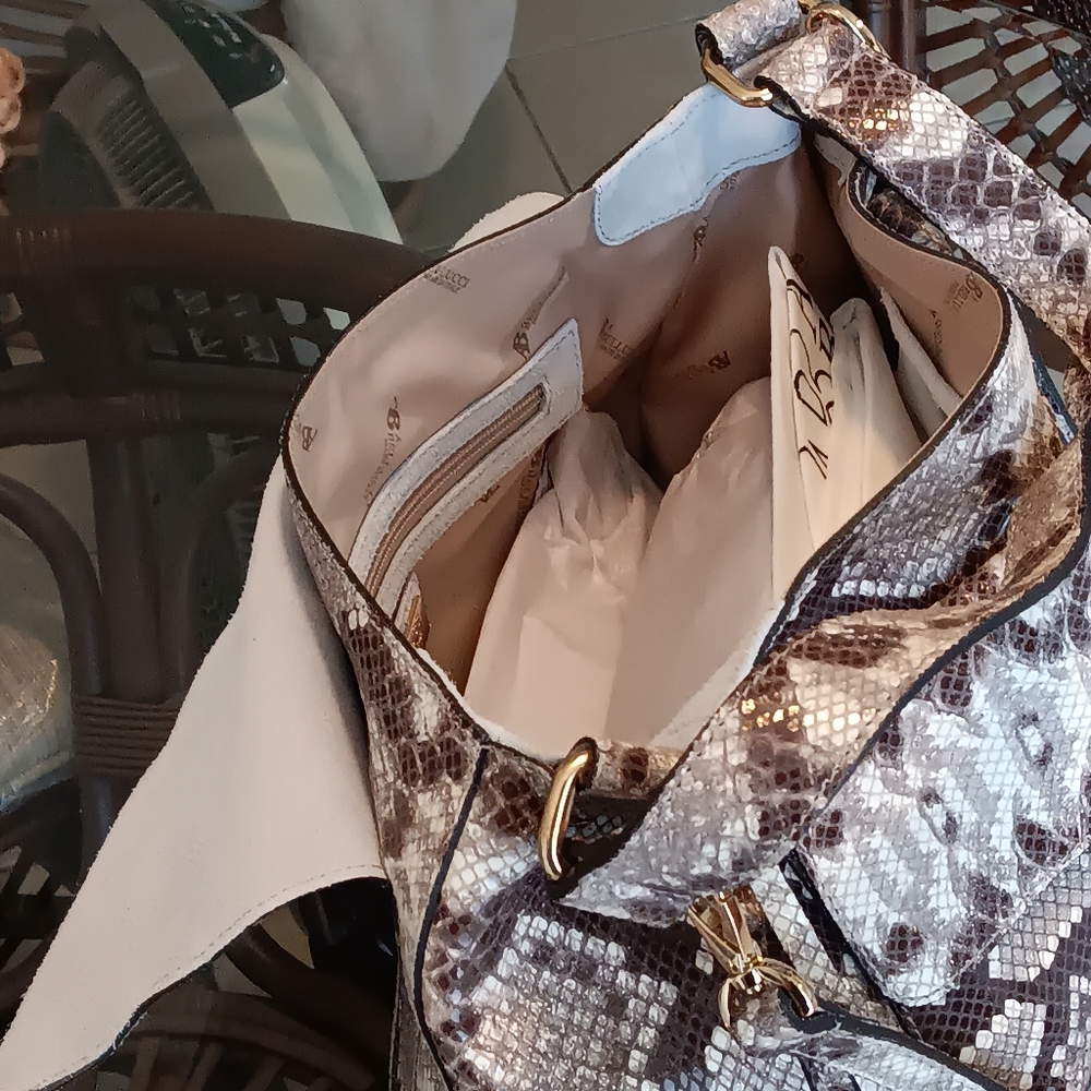 ABullucci Handbag! - Picture 8 of 16